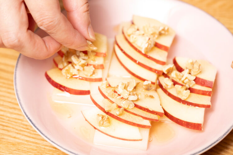 ローストクルミを散らす